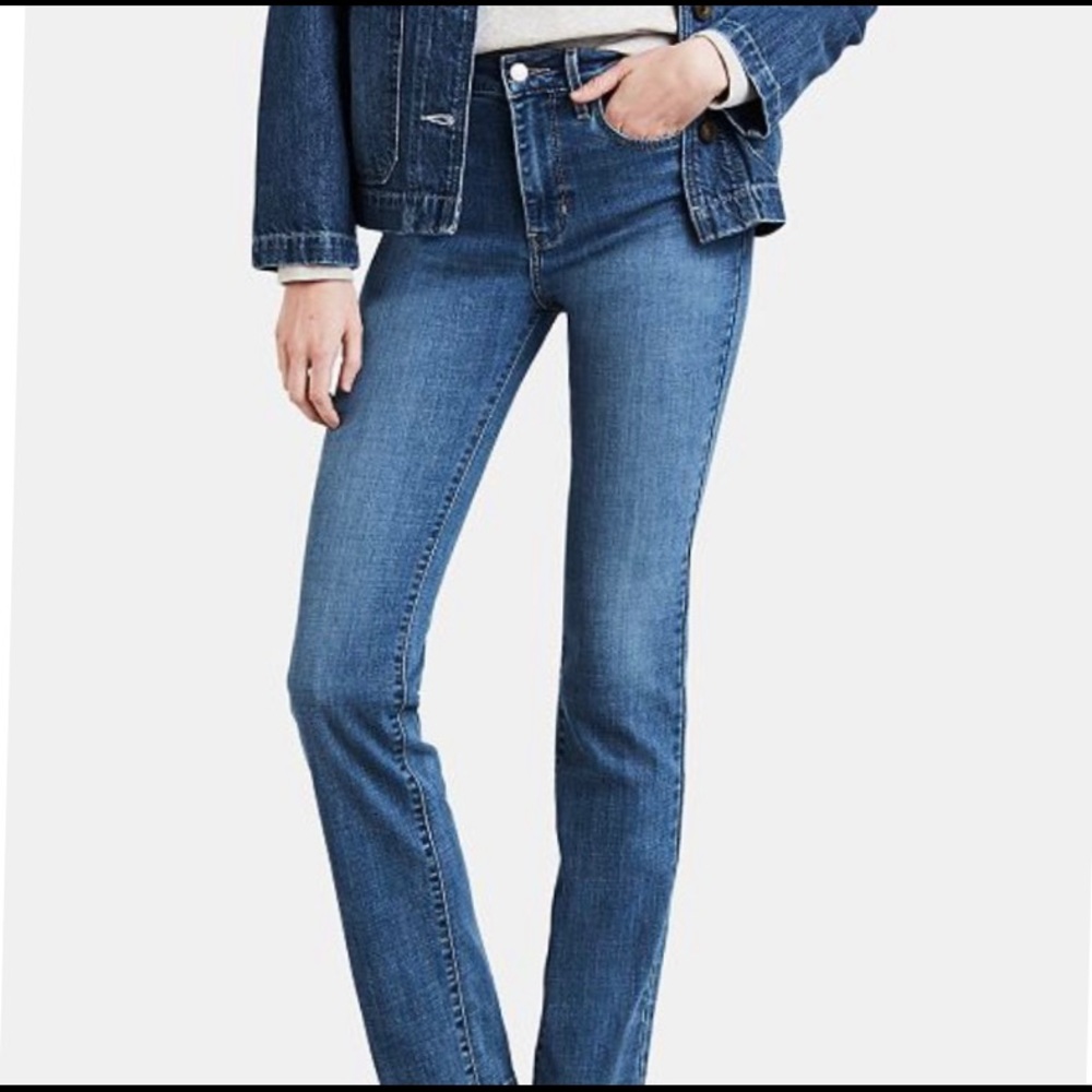 724 Straight Leg Jeans